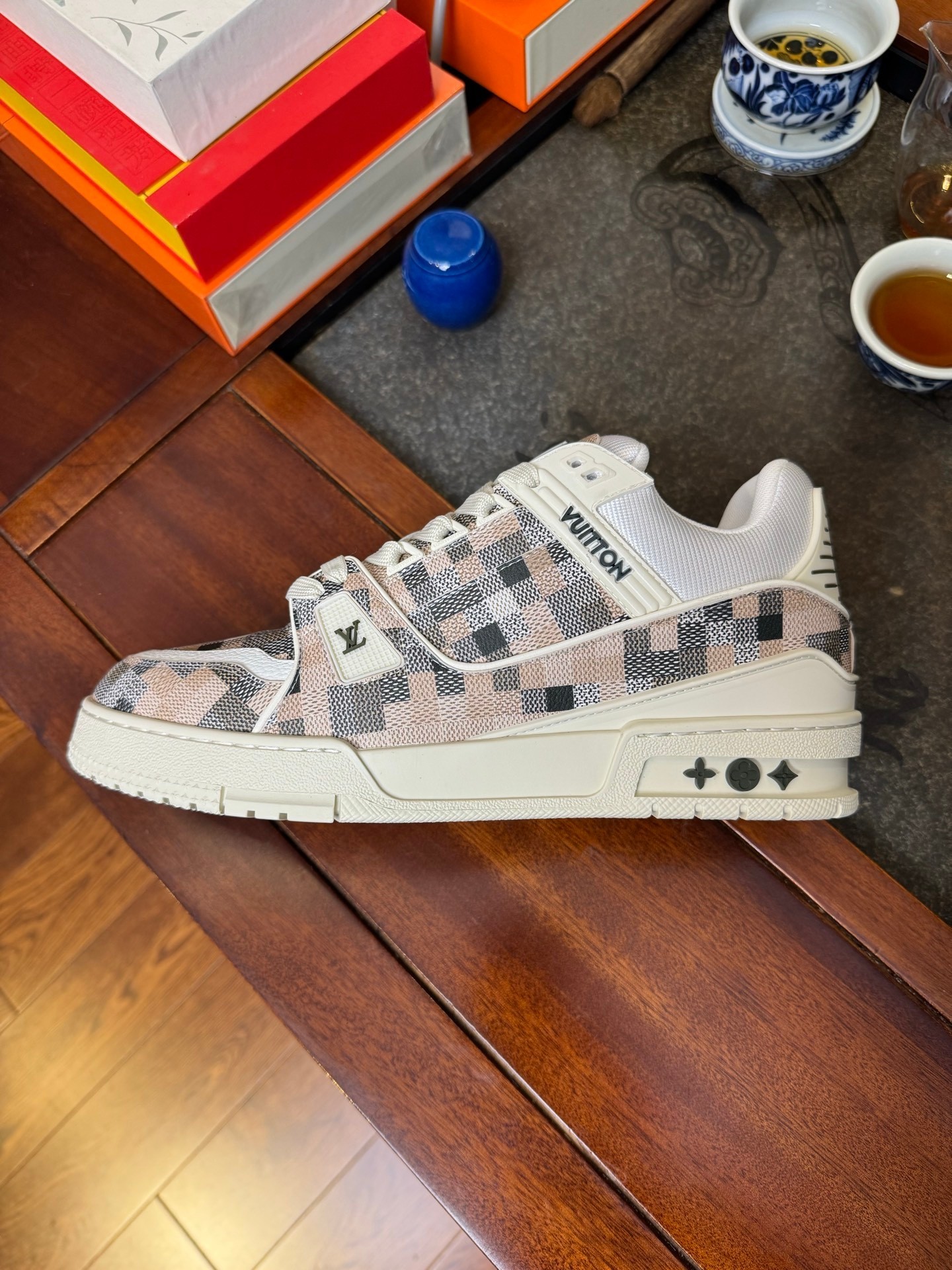 LV Trainer  蛇年限定白色棋盘格 尺码：36-46  48