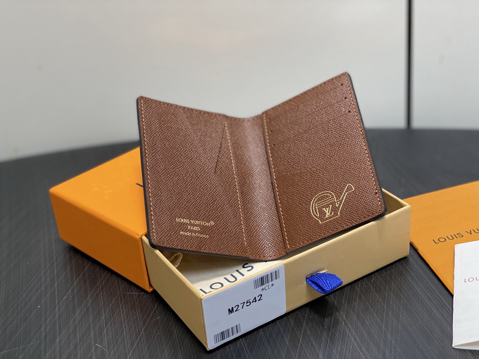 L X V Wallets(Multiple sizes) detail 14