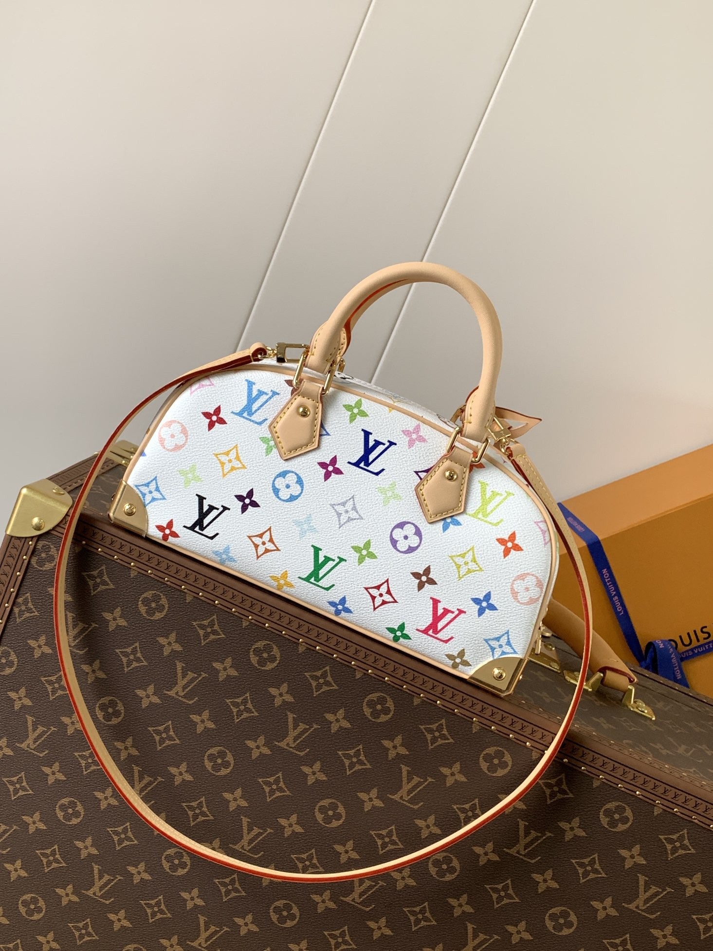 L X V Handbag East West M13084 Size:14x10x27cm detail 3