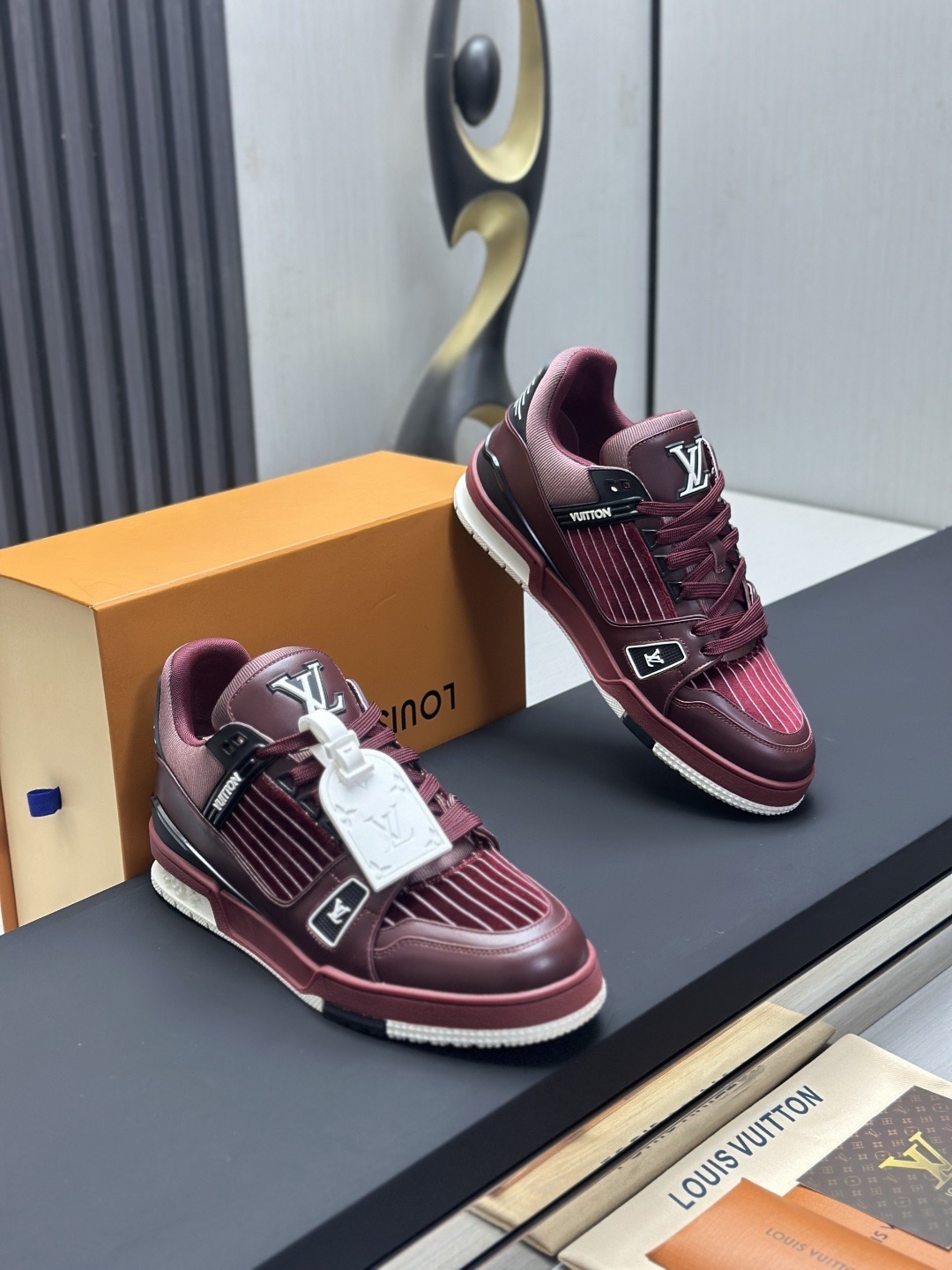 L X V TRAINER Sneakers