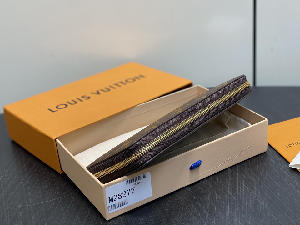 L X V Wallets(Multiple colors) detail 5