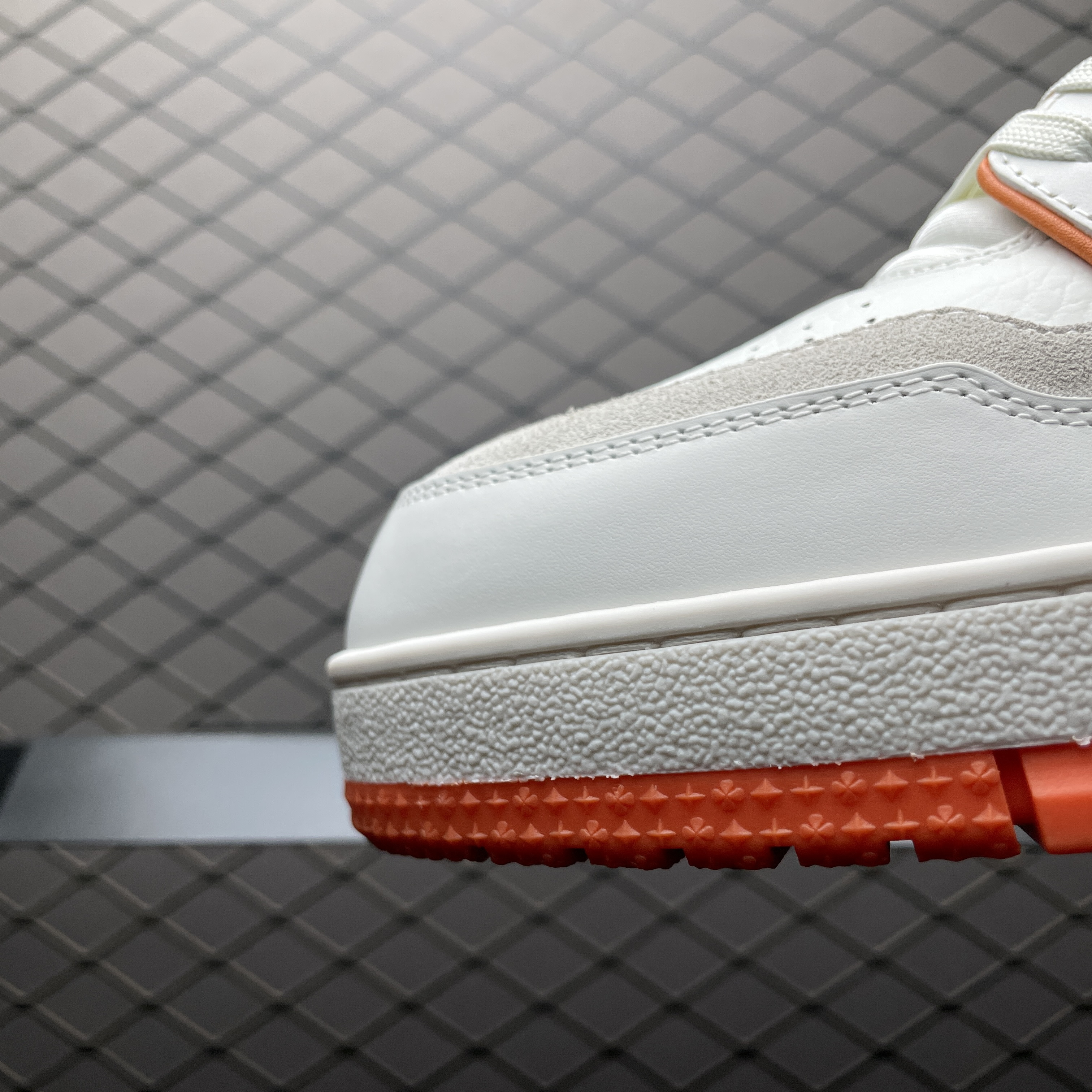 L X V TRAINER Sneakers detail 6
