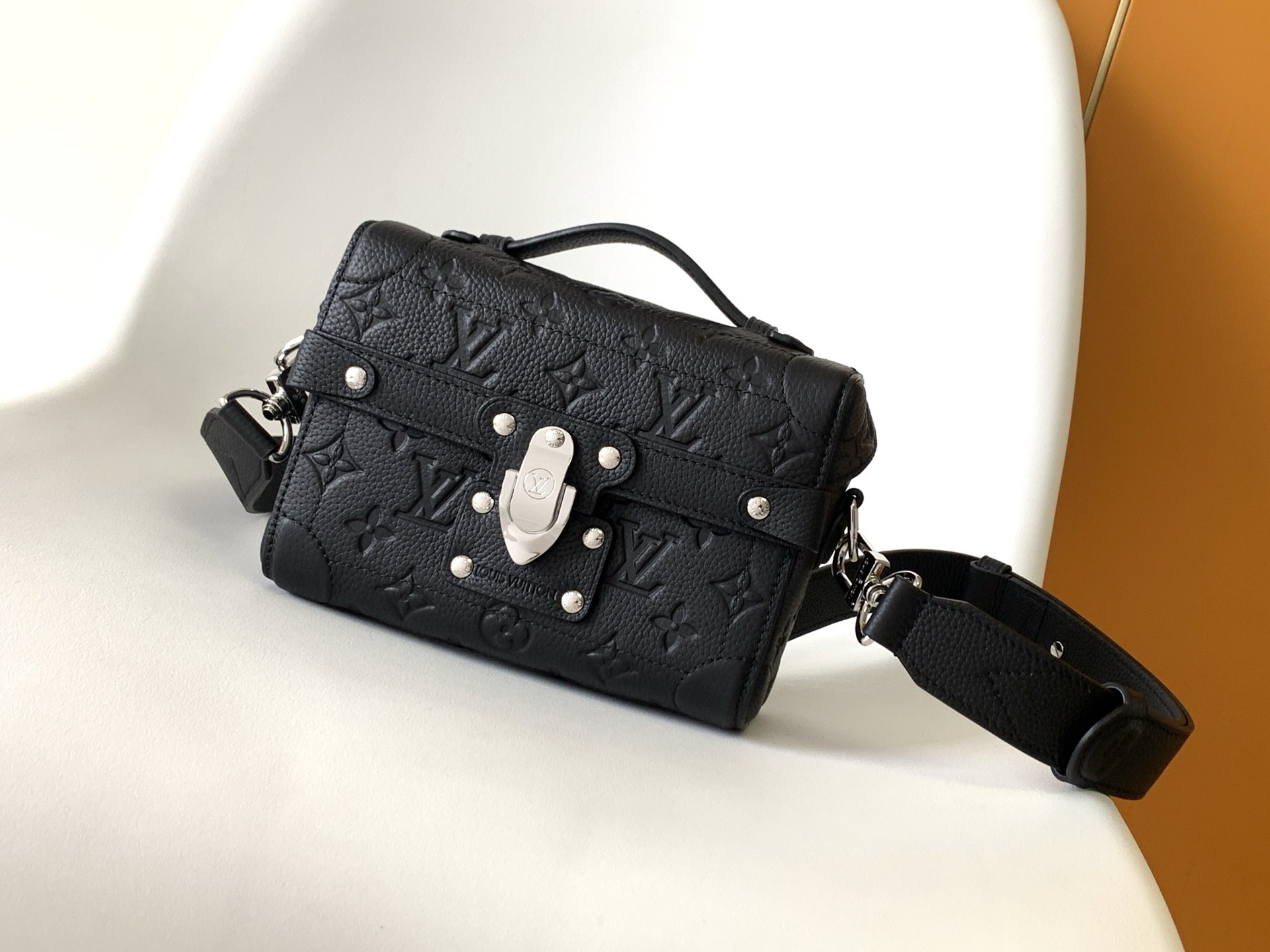 L X V Soul Trunk M13871 Size：19x15x7cm