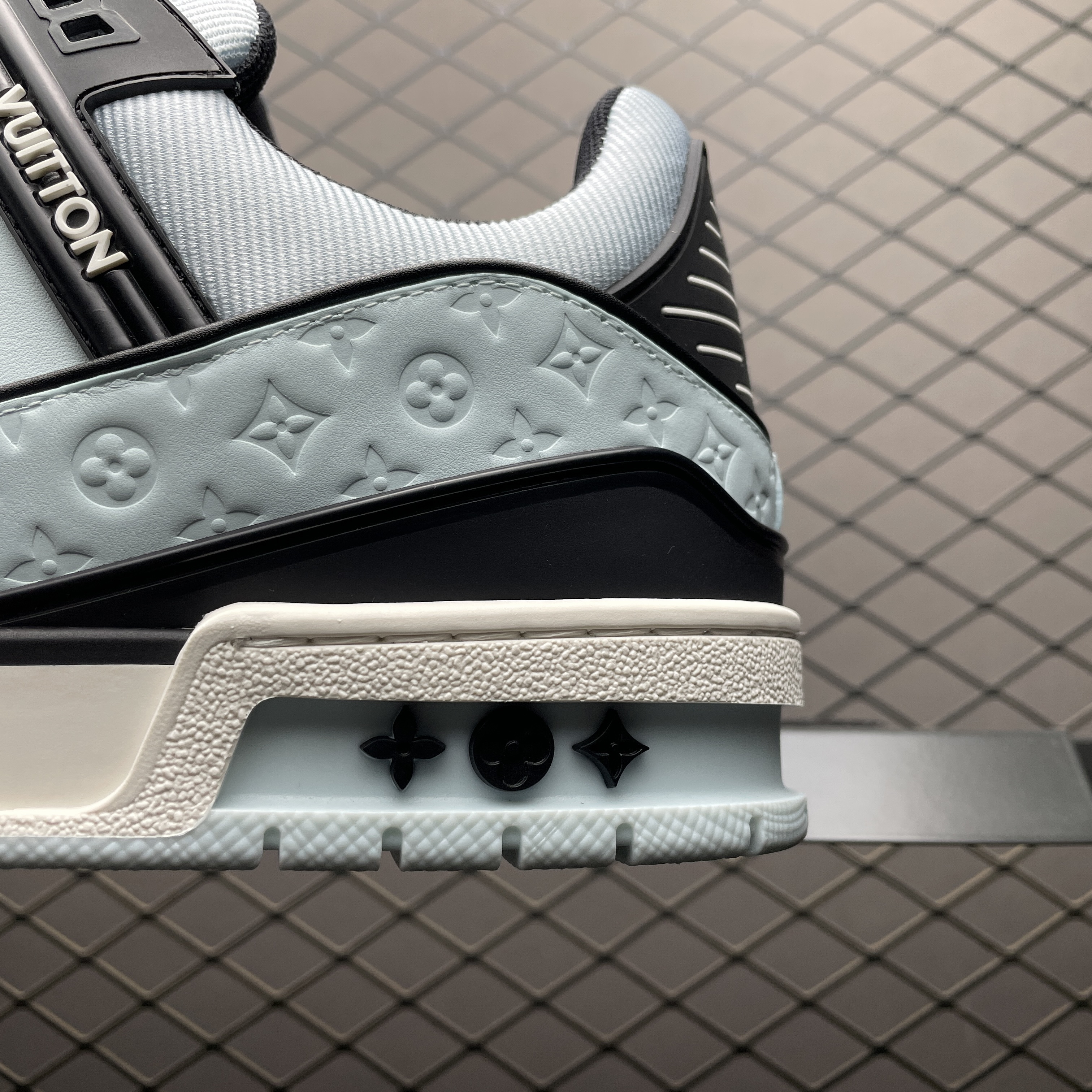 L X V TRAINER Sneaker detail 4