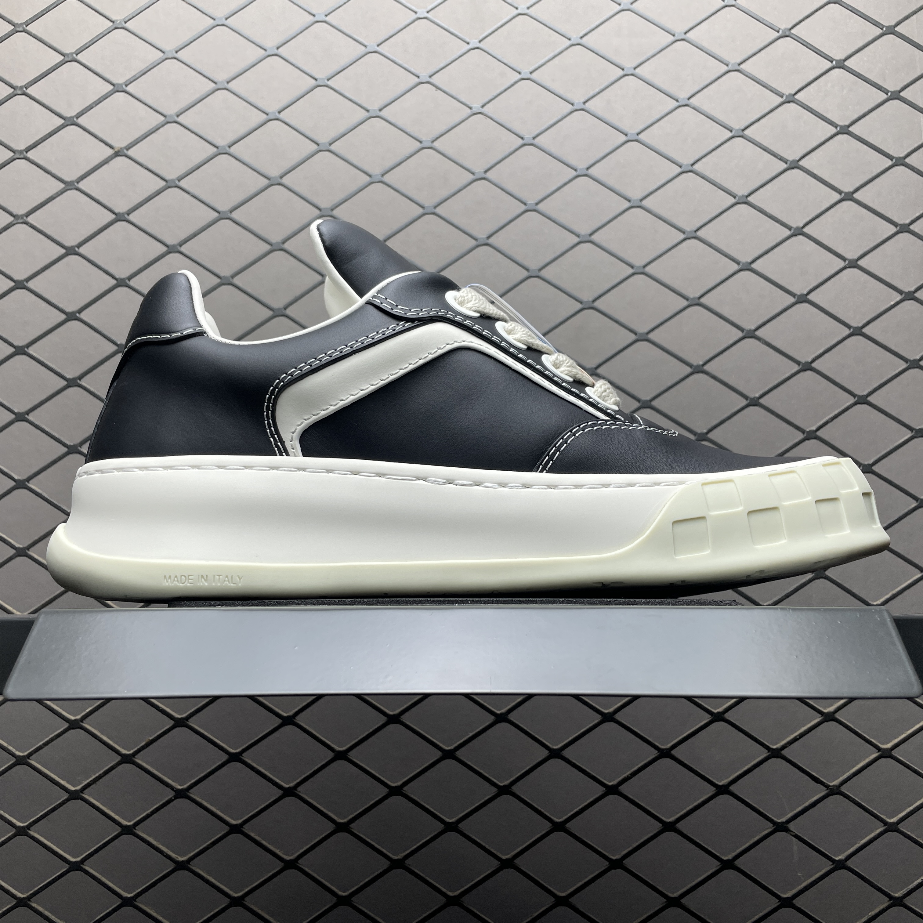 L X V Tilted Casual shoes detail 3