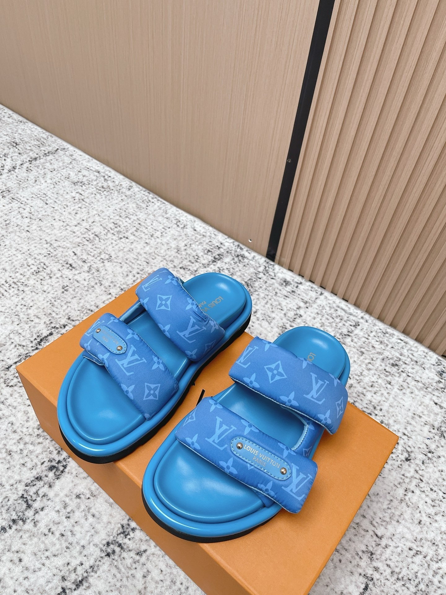 L X V SLIPPERS