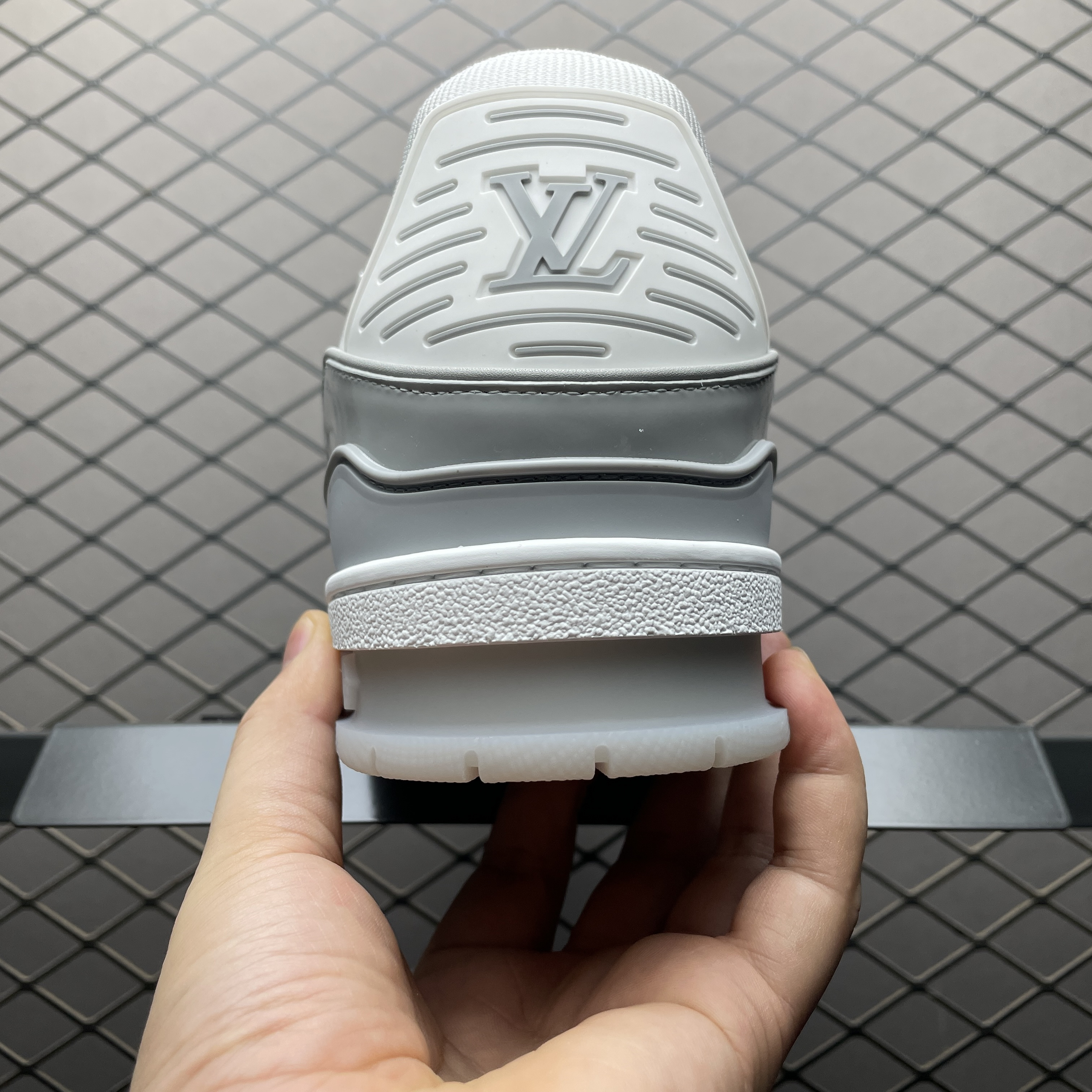 L X V TRAINER Sneakers detail 2