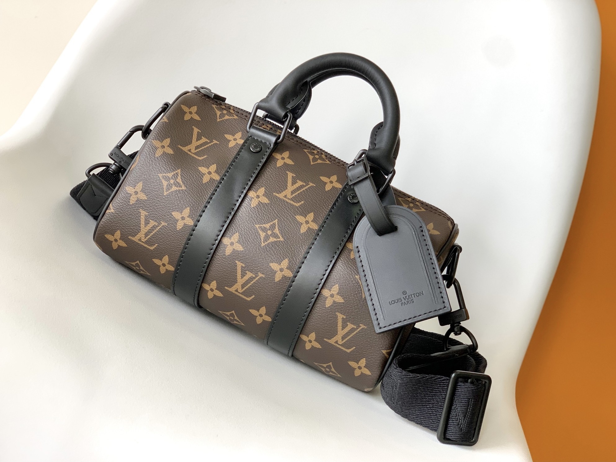 L X V Keepall Bandouli&egrave;re 25 M46249 Size:25x15x11cm