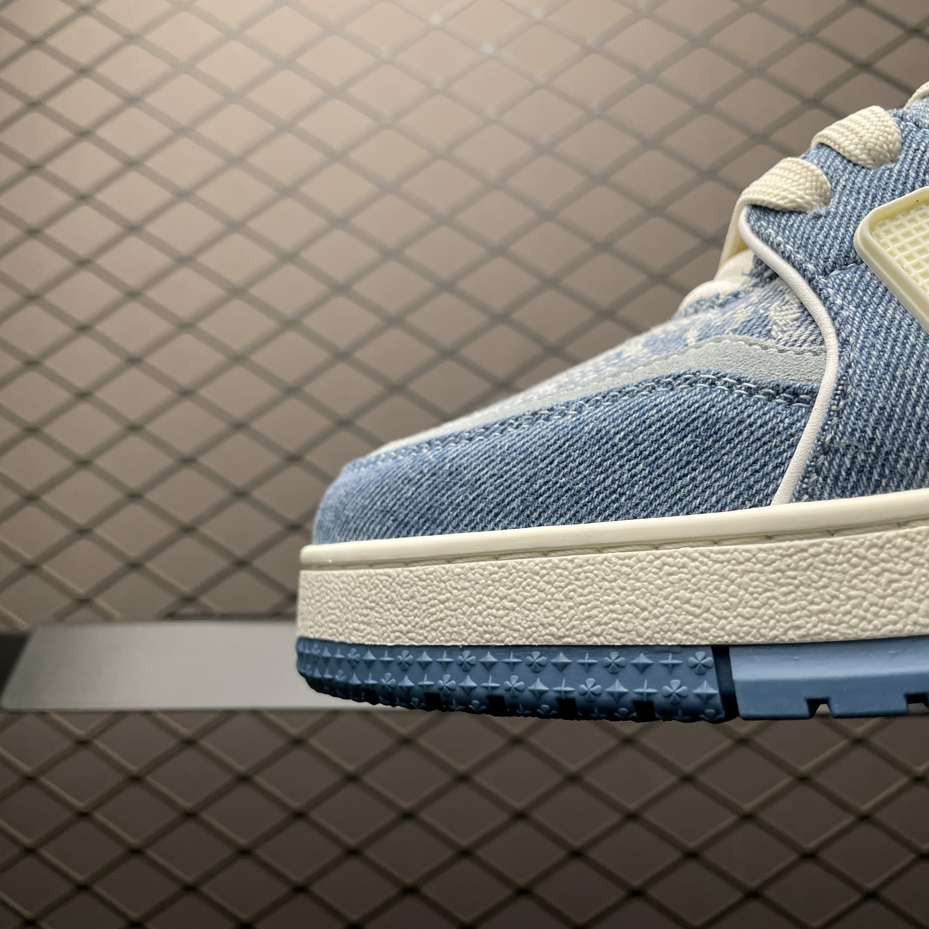 L X V TRAINER Sneakers detail 6