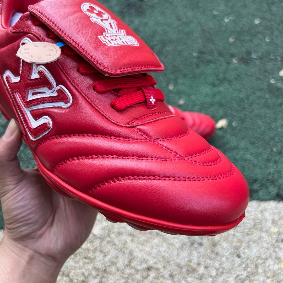 LOUIS VUITTON Footprint Soccer lv足球鞋红色 尺码：39-45   52