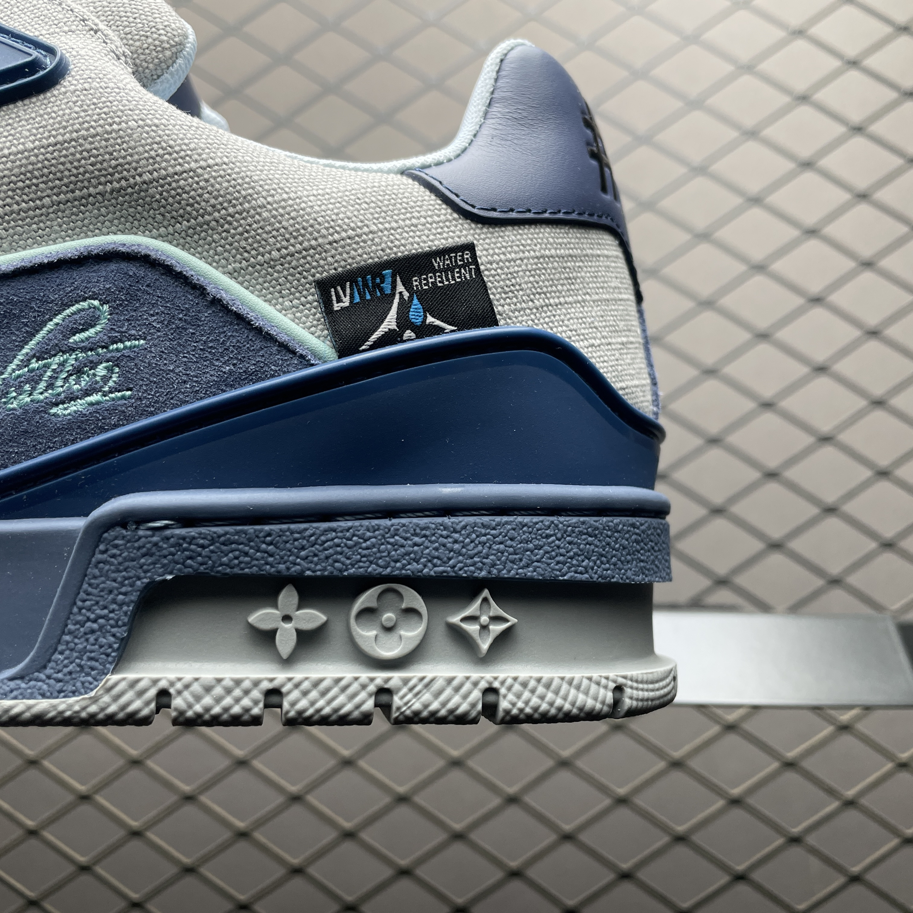 L X V TRAINER Sneaker detail 4