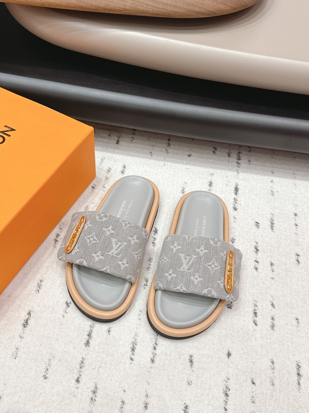 L X V SLIPPERS（Multiple colors）