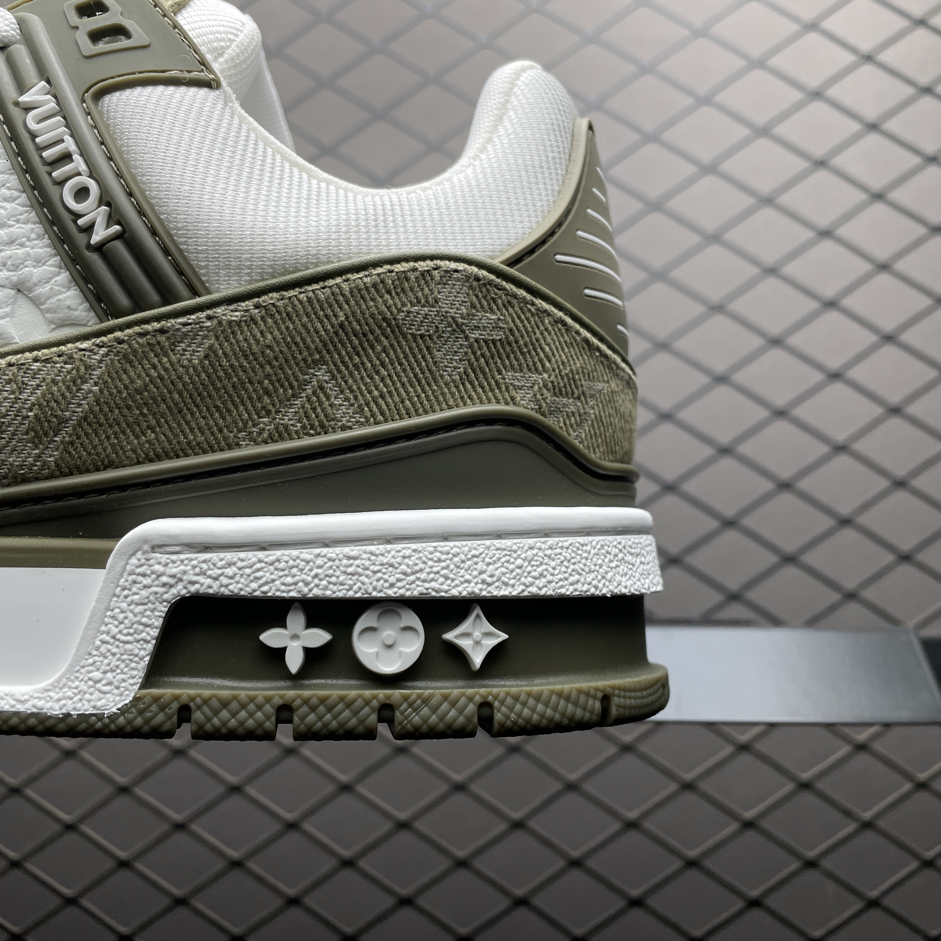 L X V TRAINER Sneakers detail 4