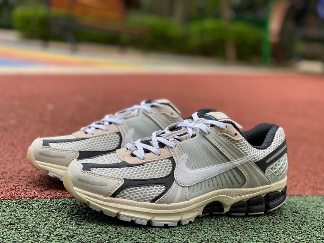 Nike Zoom Vomero 5白黑荧光低帮运动跑步鞋FN7649-110