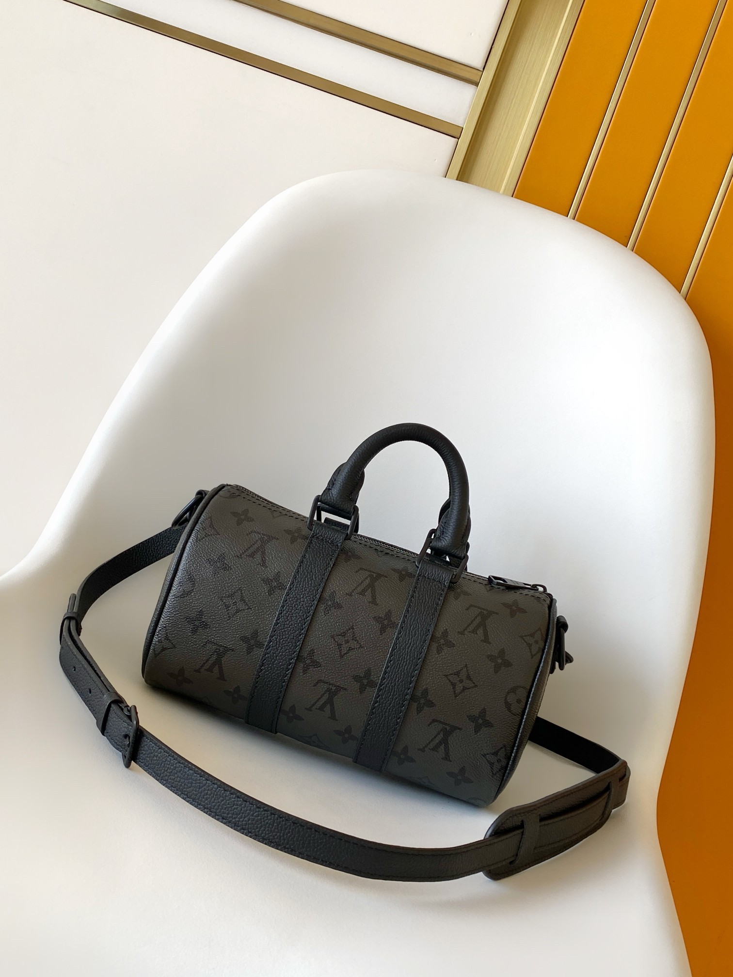 L X V Keepall Bandoulière 25 M12684 Size:25x15x11cm detail 4