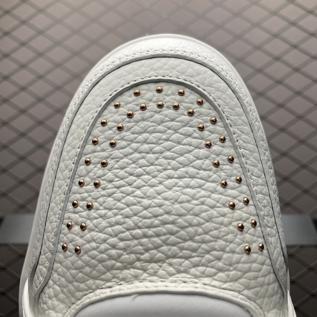 L X V TRAINER Sneakers detail 4