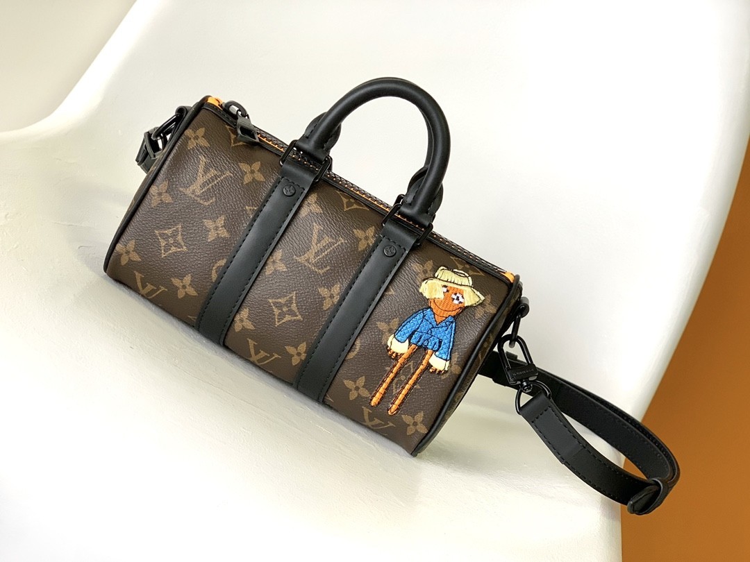 L X V Keepall Bandouli&egrave;re M80201 Size:20x10x5cm