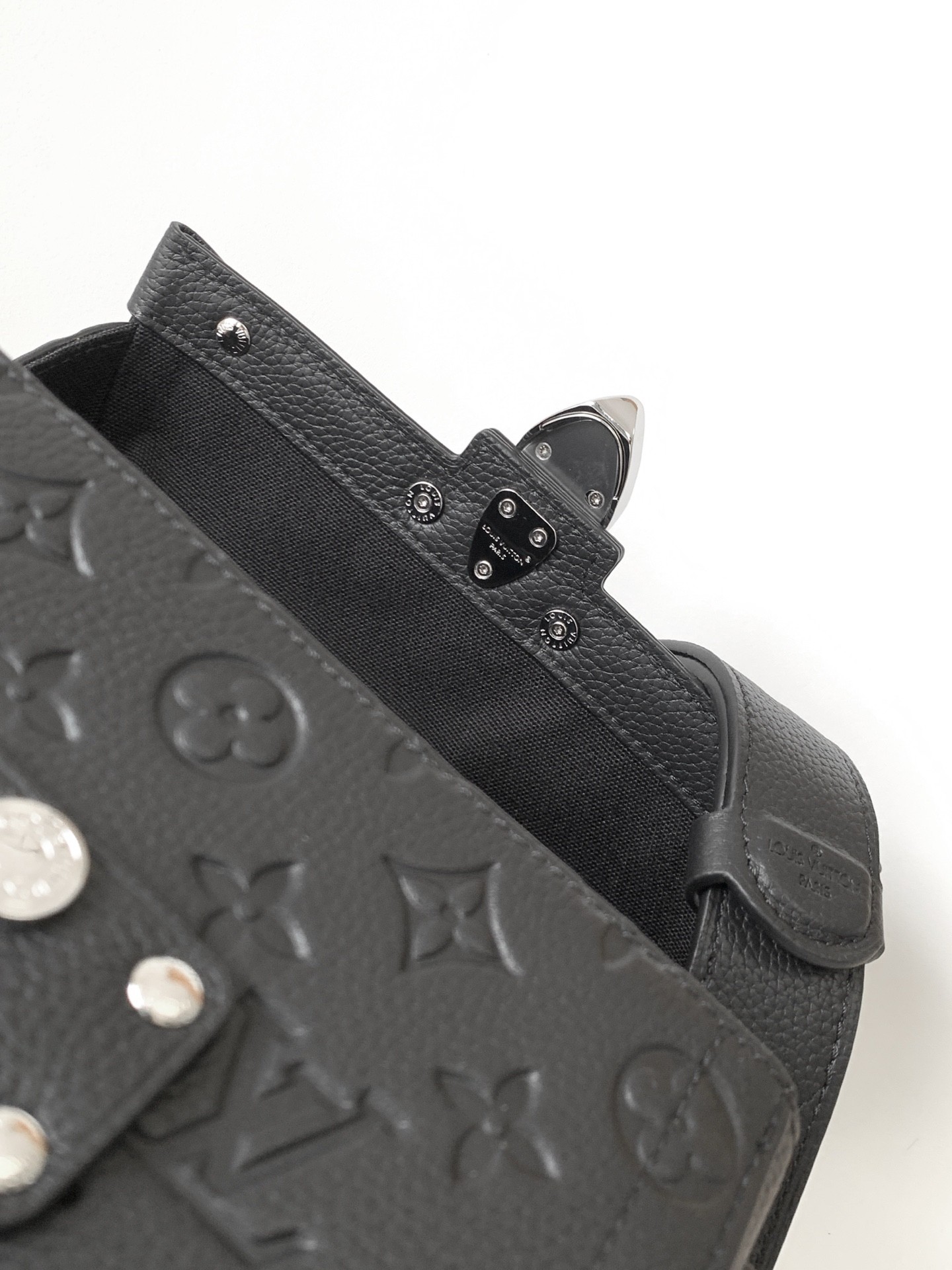 L X V Soul Trunk M13871 Size:19x15x7cm detail 5