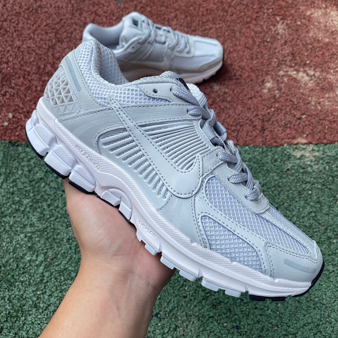 Zoom Vomero 5白灰 Nike Air Zoom Vomero 5防滑耐磨女款 低帮跑步鞋 bv1358-001