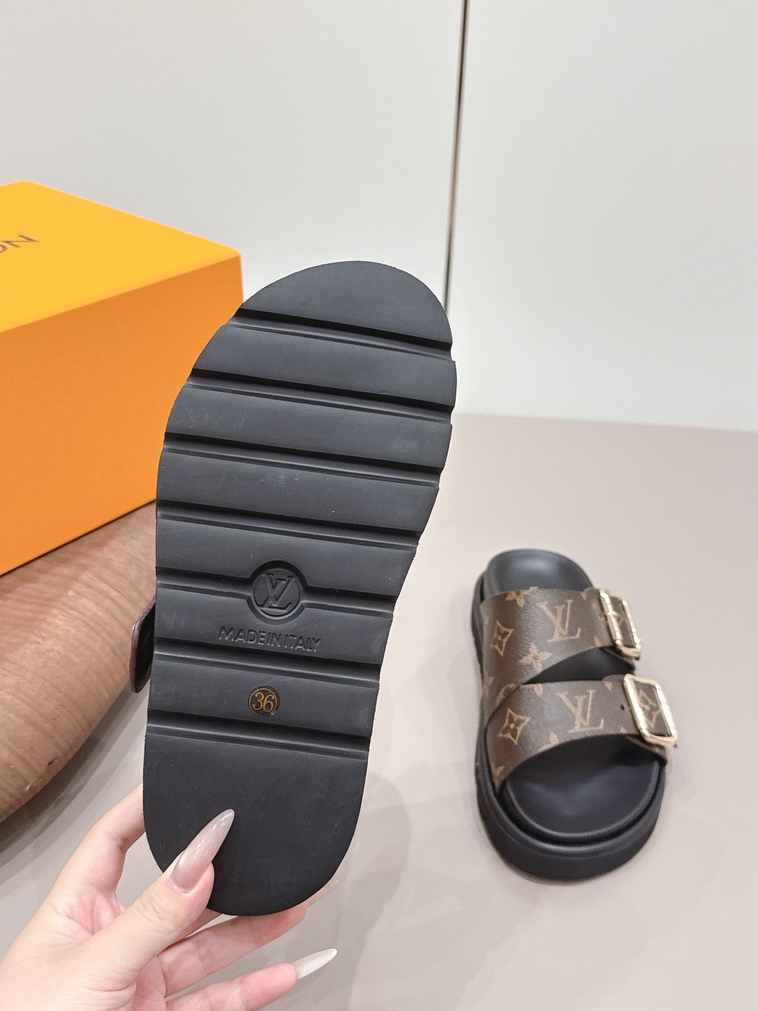 L X V SLIPPERS(Multiple colors) detail 4