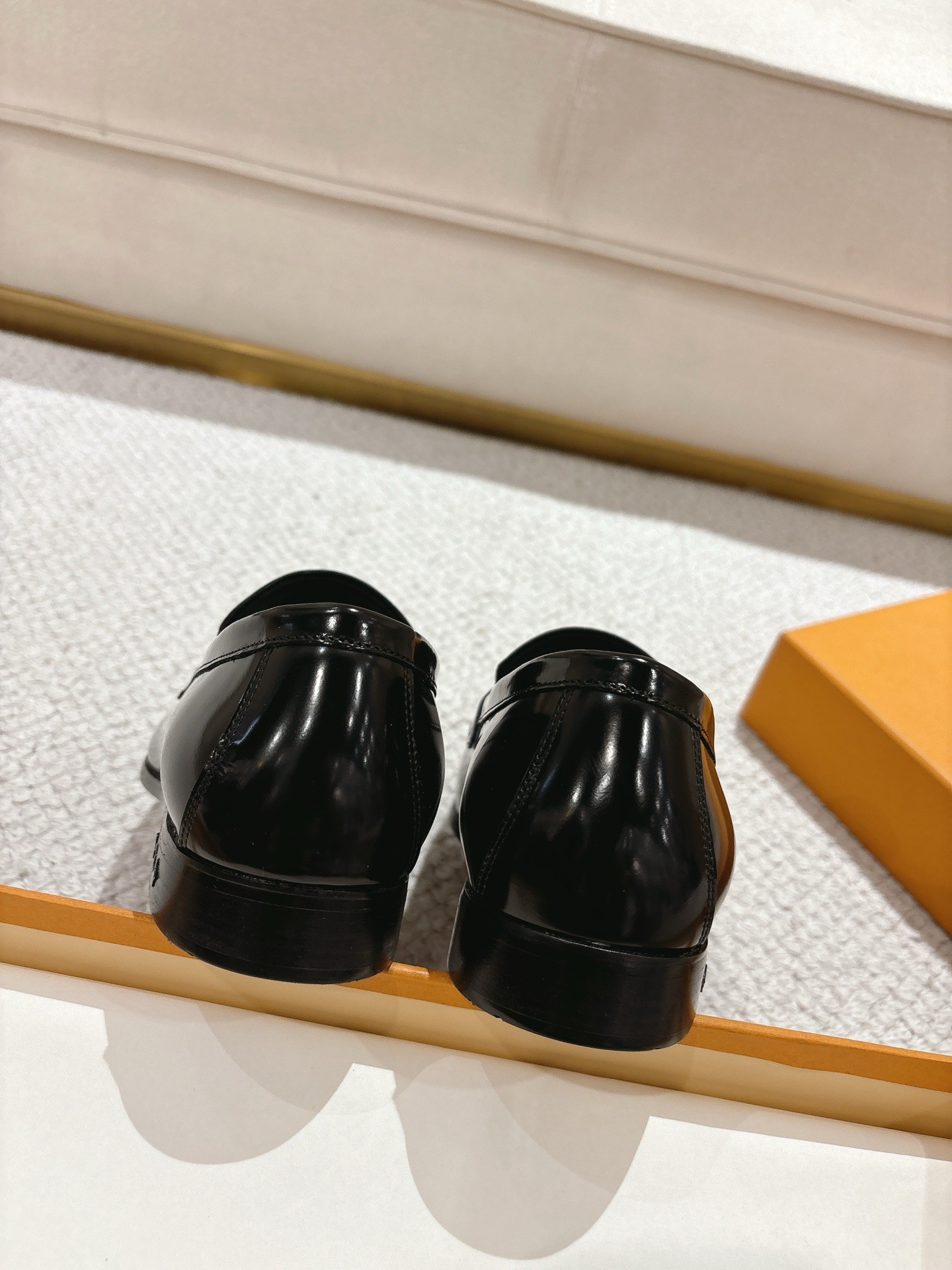 L X V Leather shoes detail 9