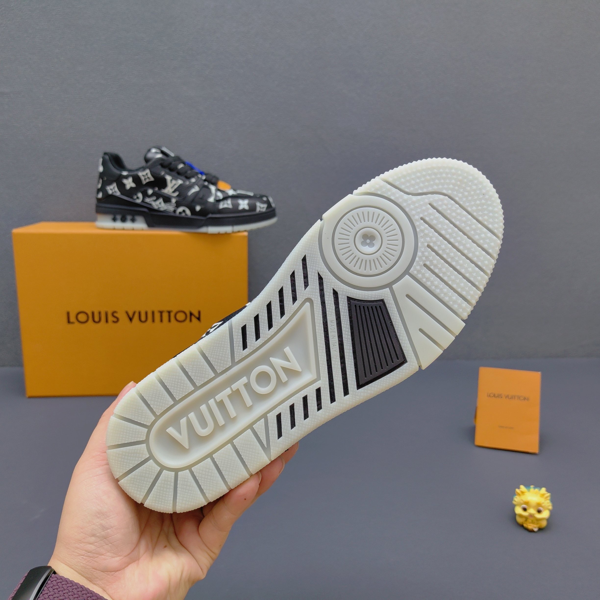 L X V TRAINER (Glow-in-the-dark effect)Sneaker 26SS detail 18