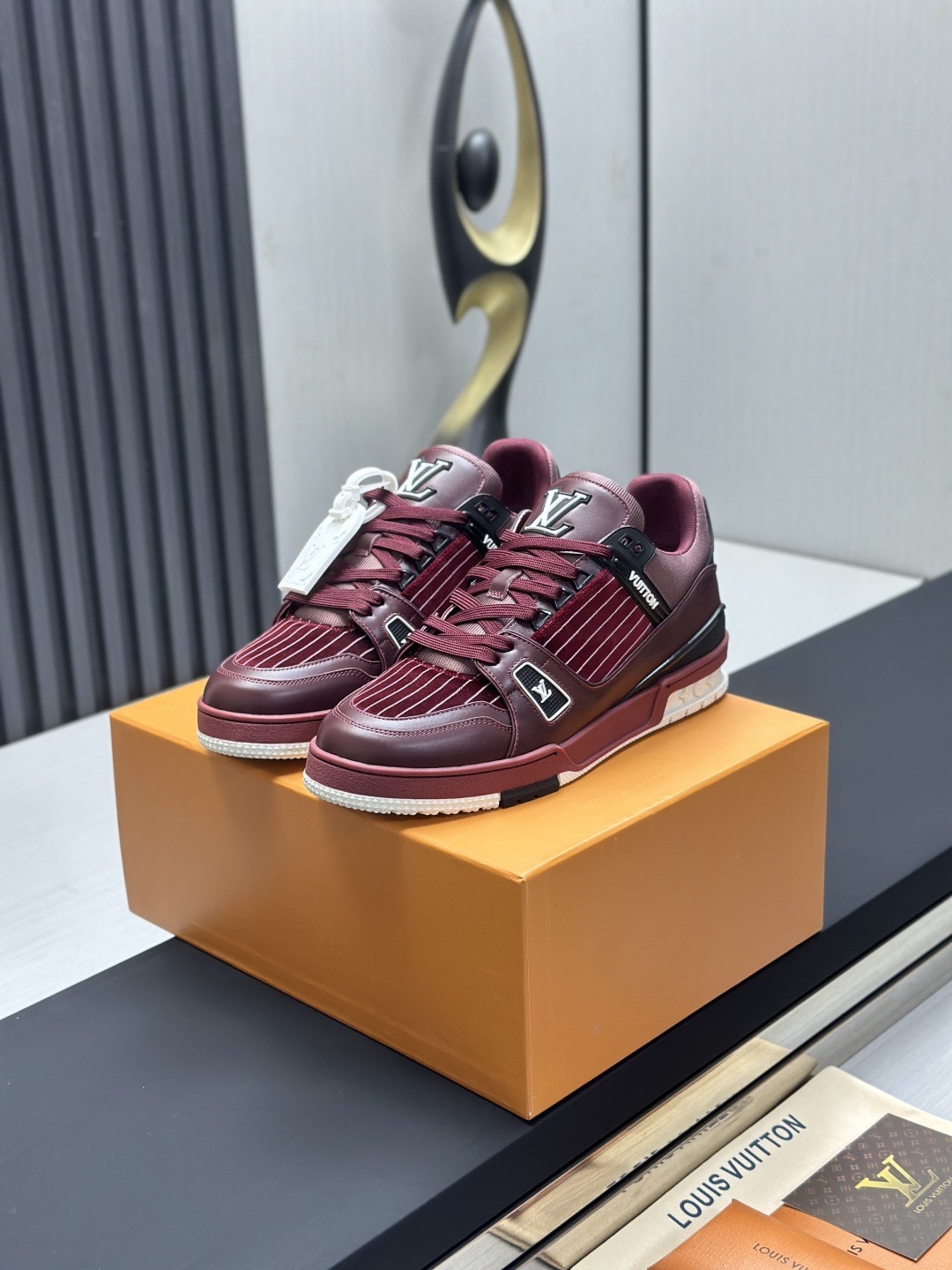 L X V TRAINER Sneakers detail 2