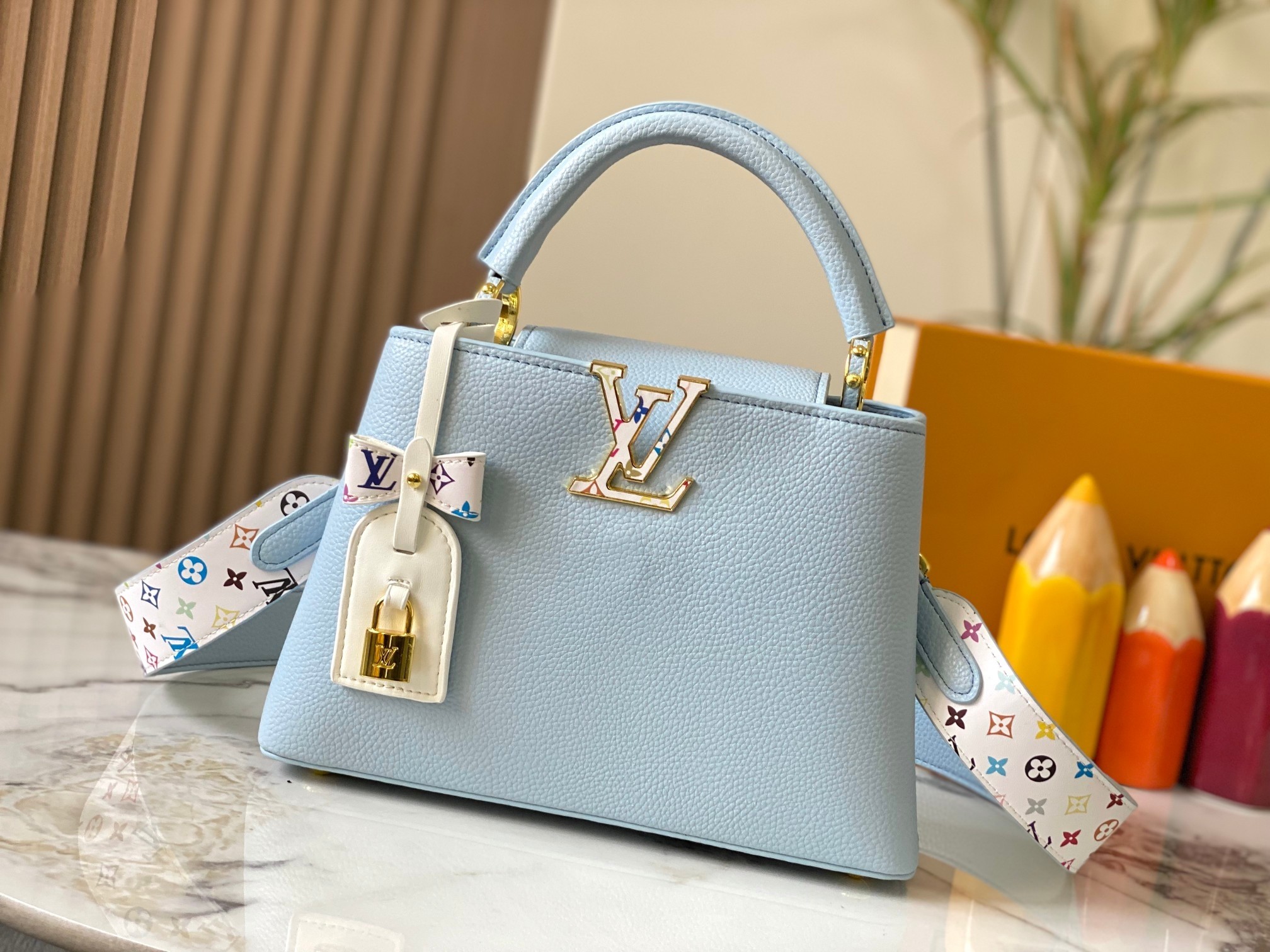 L X V Capucines BB 12353 Size：27X18X9cm