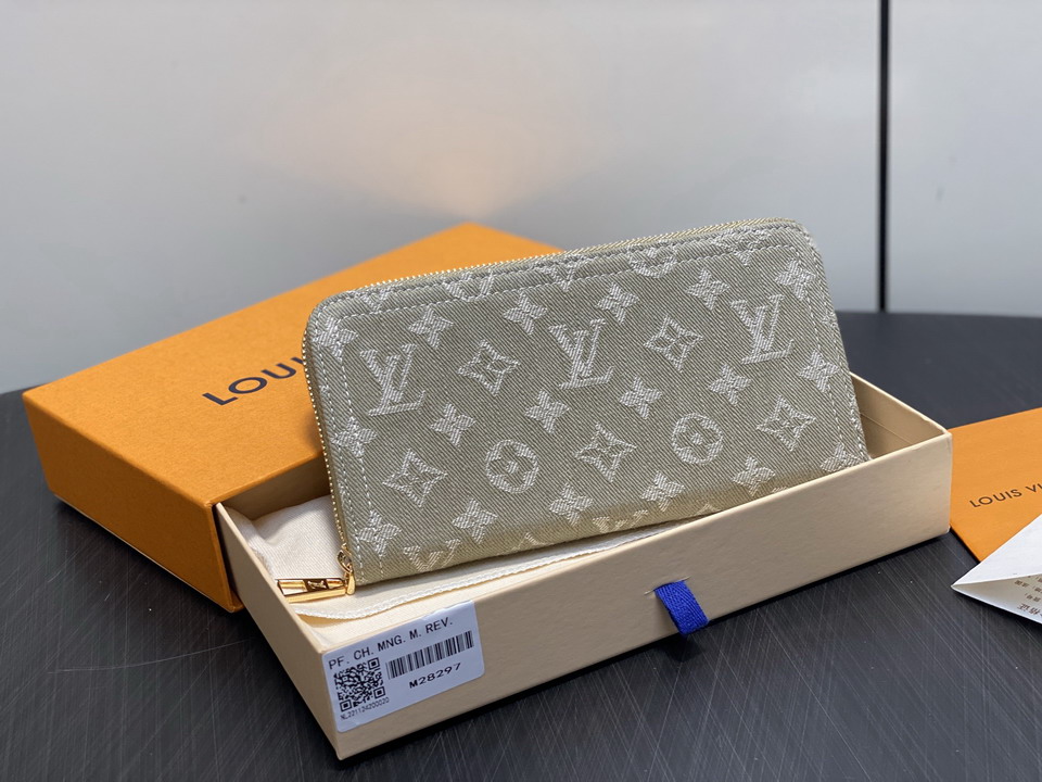 L X V Wallets(Multiple sizes) detail 19