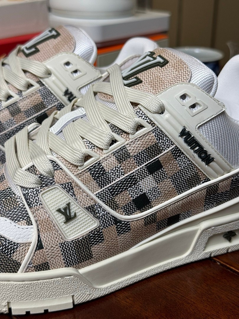 LV Trainer  蛇年限定白色棋盘格 尺码：36-46  48