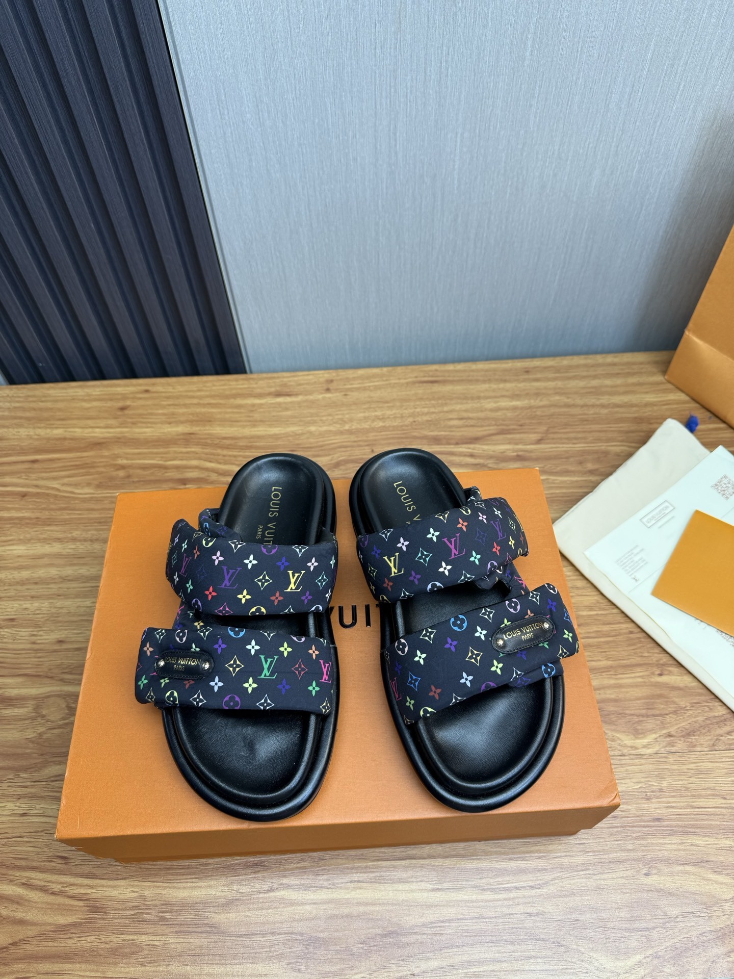 L X V SLIPPERS