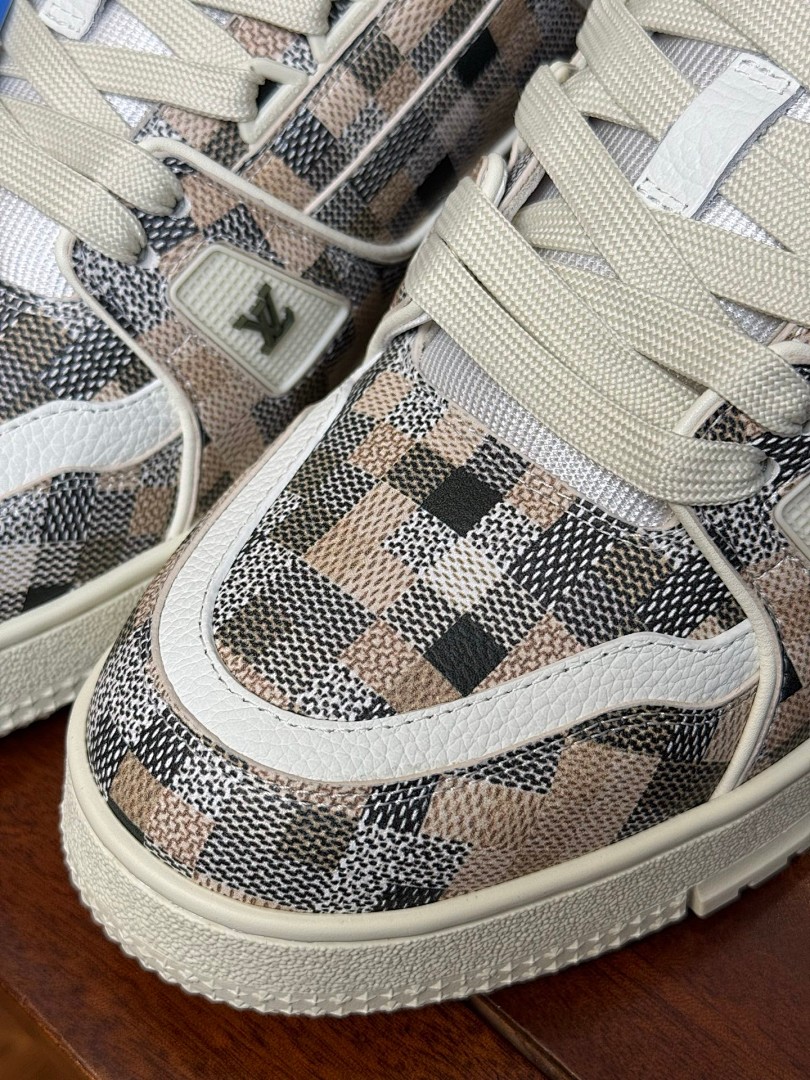 LV Trainer  蛇年限定白色棋盘格 尺码：36-46  48