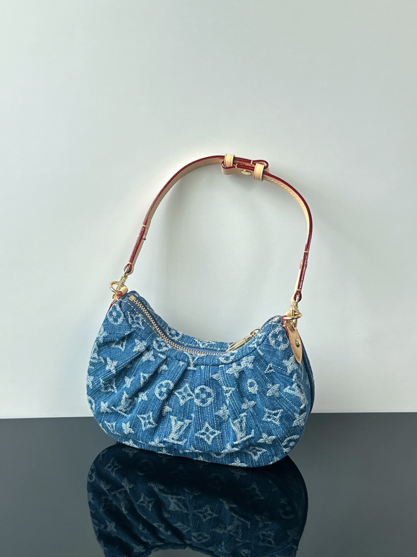 L X V Pochette Valley Size:21x7x15cm detail 3