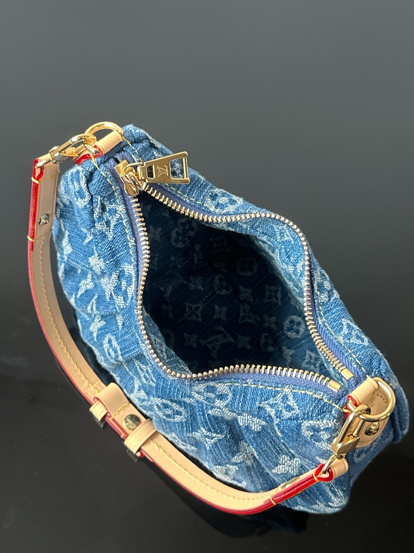 L X V Pochette Valley Size:21x7x15cm detail 8