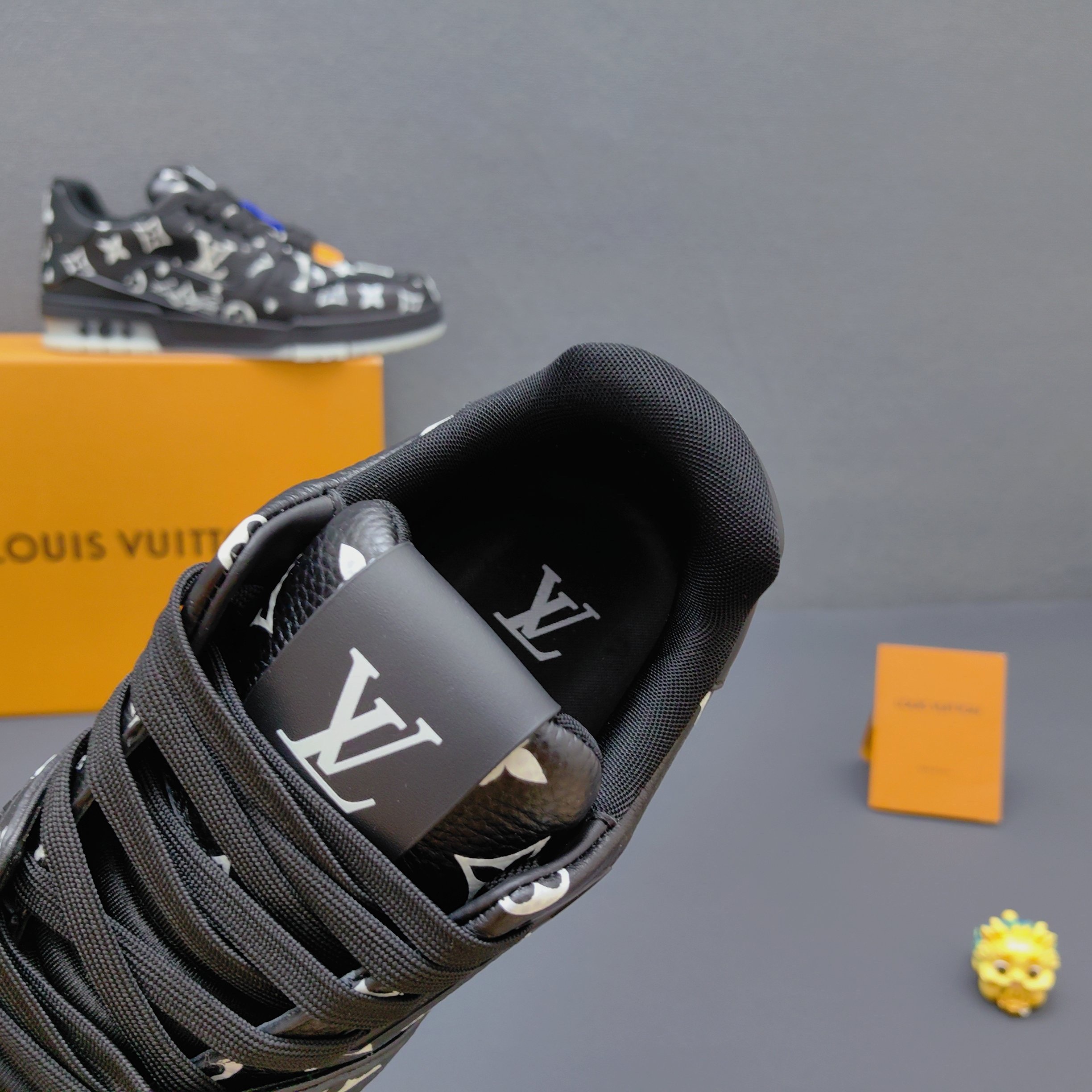 L X V TRAINER (Glow-in-the-dark effect)Sneaker 26SS detail 19