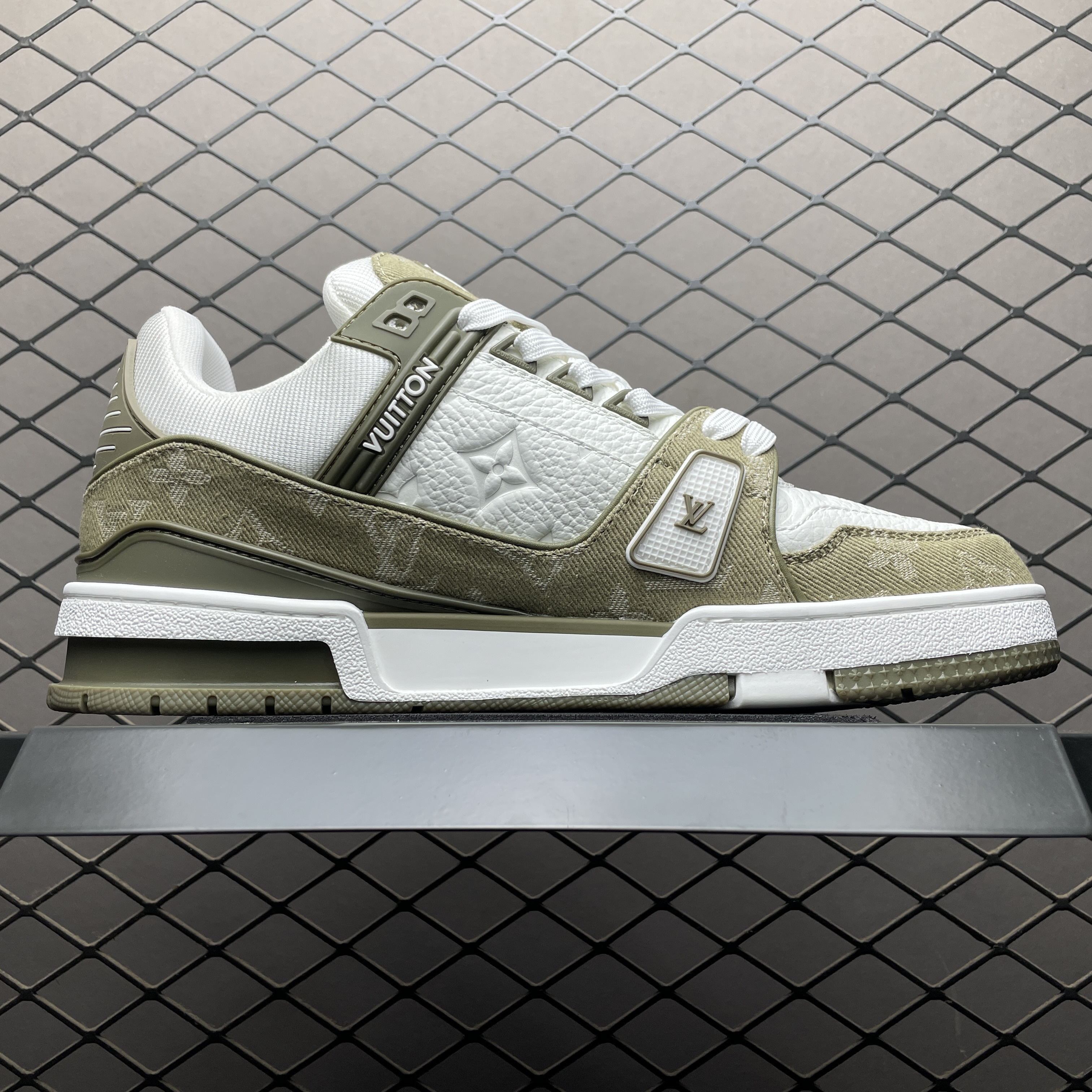 L X V TRAINER Sneakers detail 3