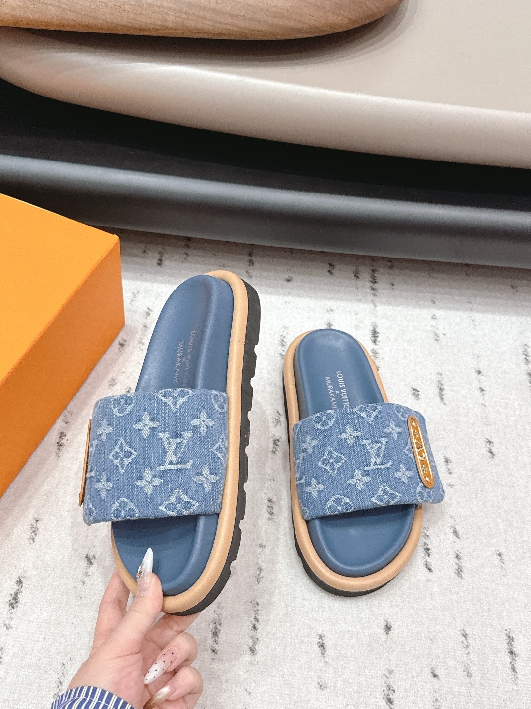 L X V SLIPPERS(Multiple colors) detail 10
