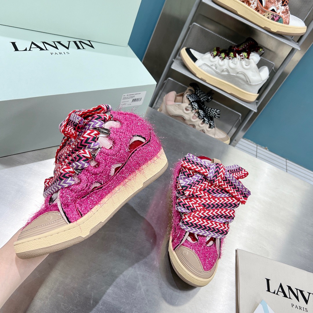 LAN Leather Curb 1 detail 5