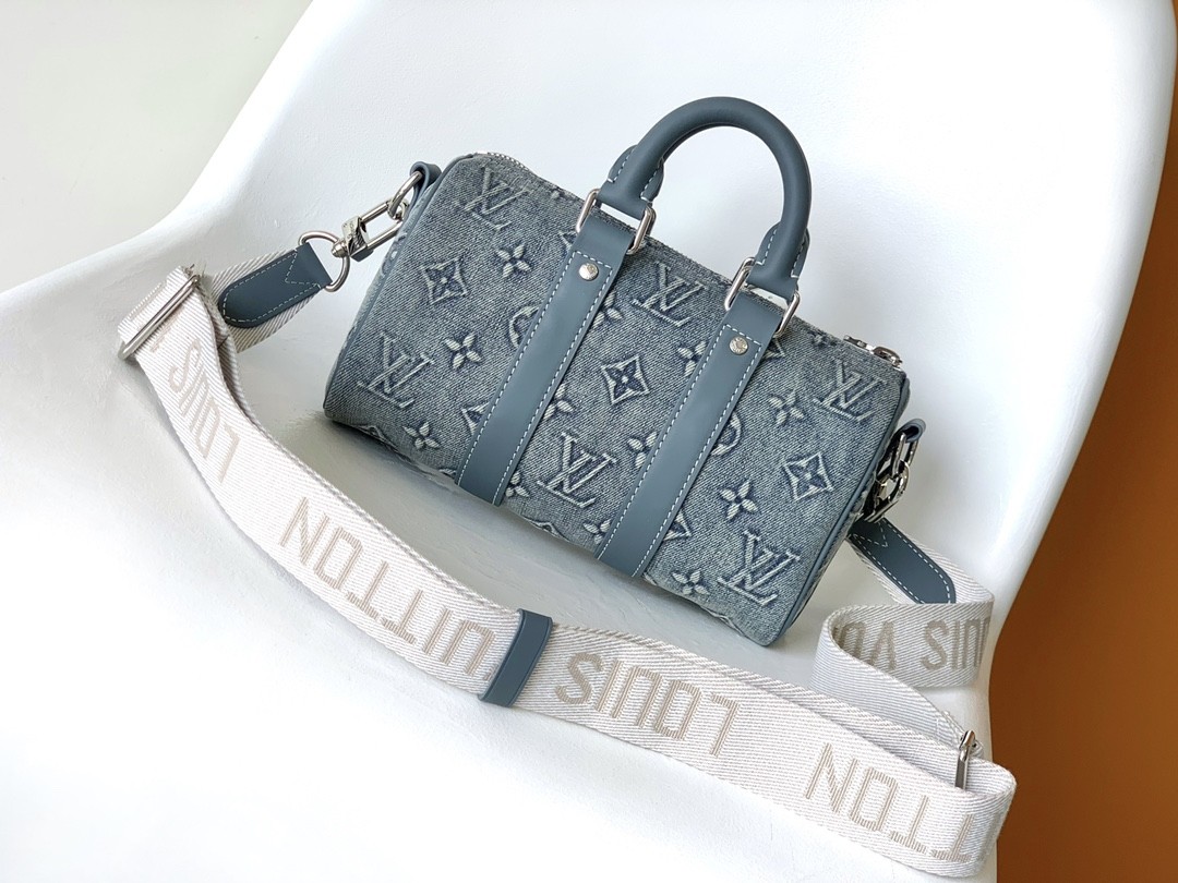 L X V Keepall Bandouli&egrave;re 25 M22762 Size:25x15x11cm
