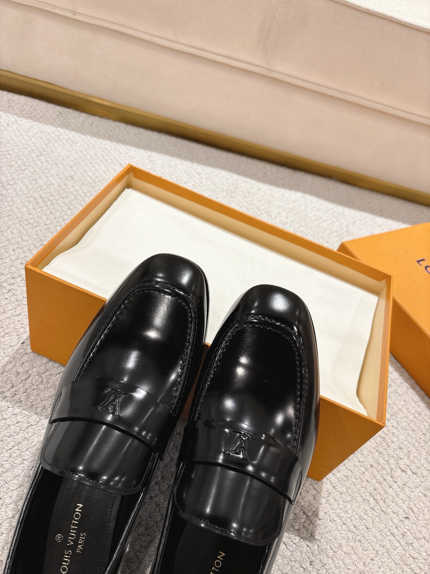 L X V Leather shoes detail 8