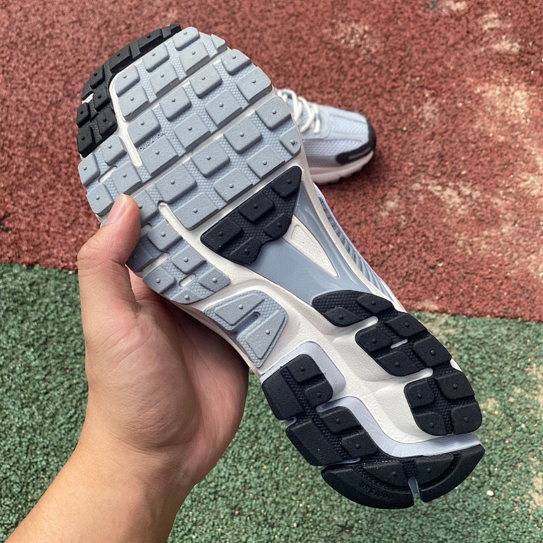 Zoom Vomero 5米灰色  Nike Air Zoom Vomero 5米灰色防滑耐磨女款 低帮跑步鞋FD9919-001