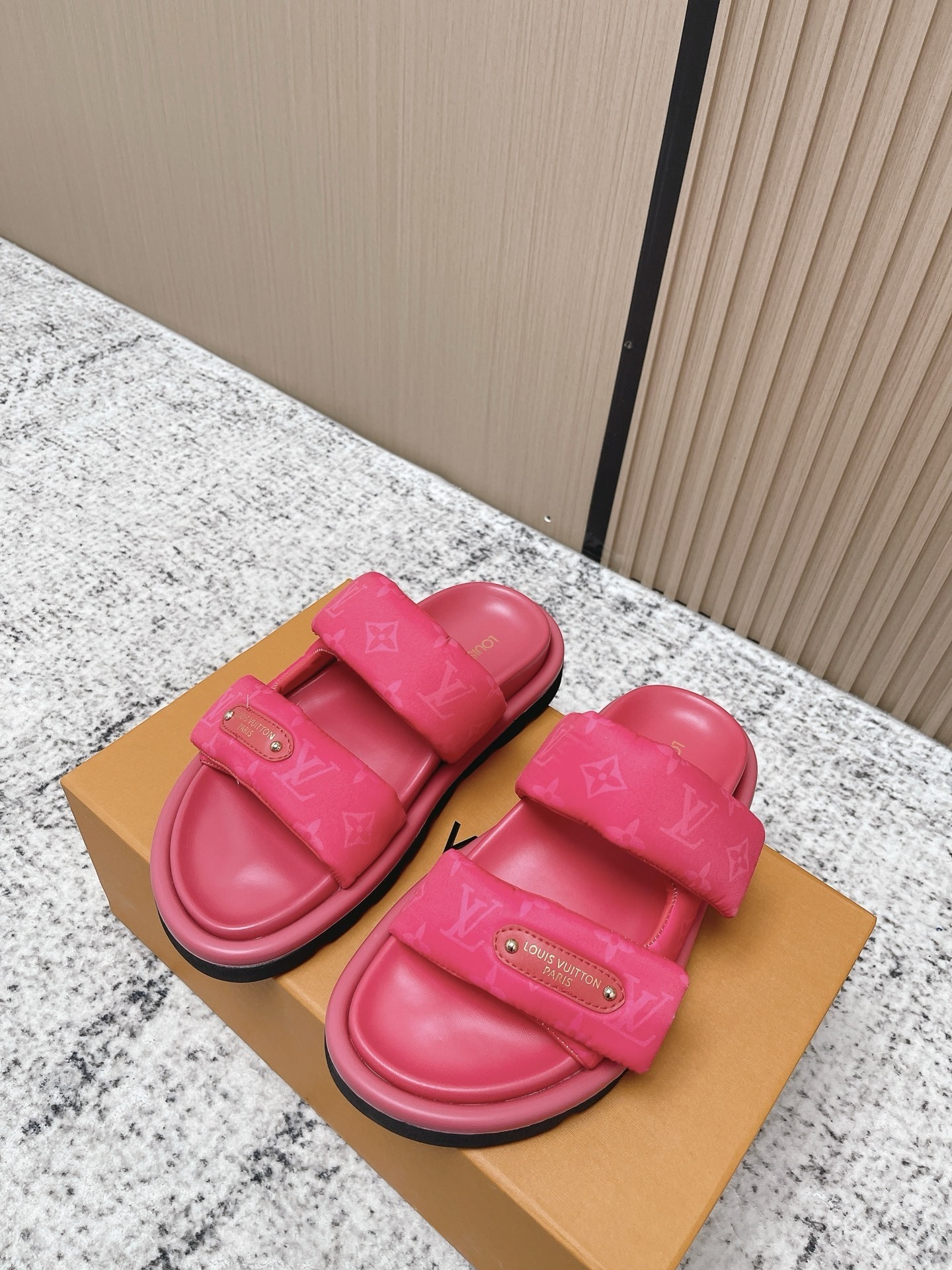 L X V SLIPPERS
