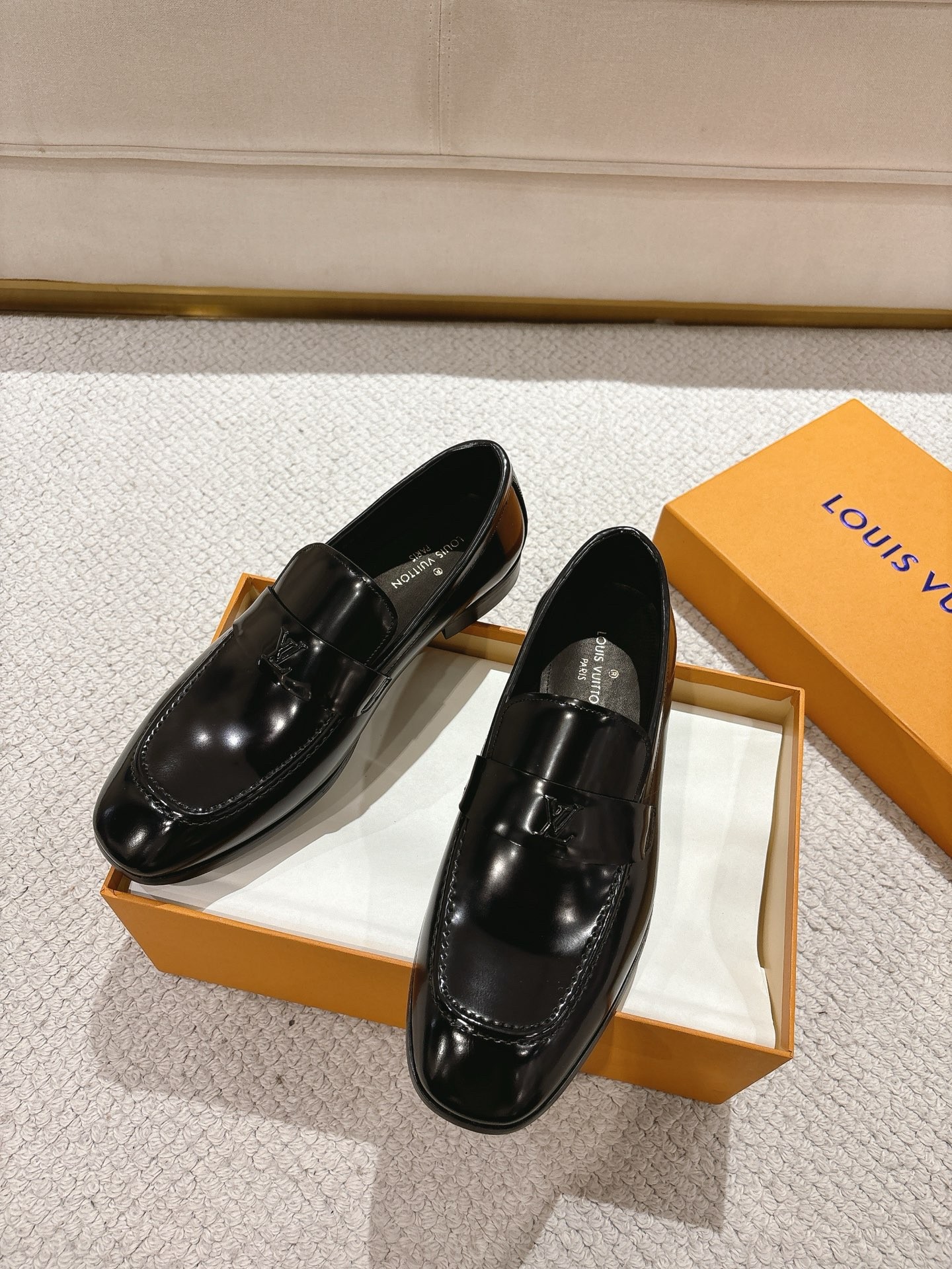 L X V Leather shoes detail 2