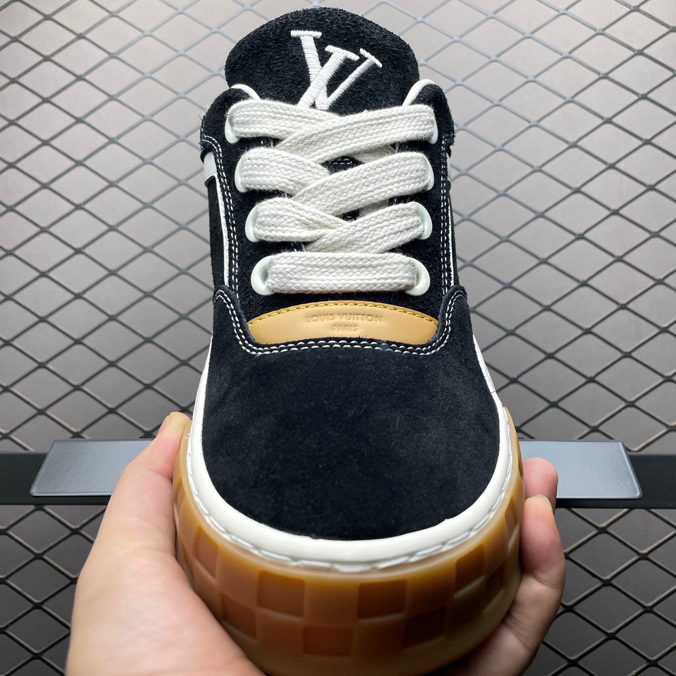 L X V Casual shoes detail 9