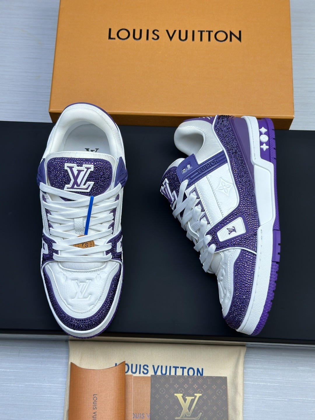 L X V TRAINER Sneakers detail 3