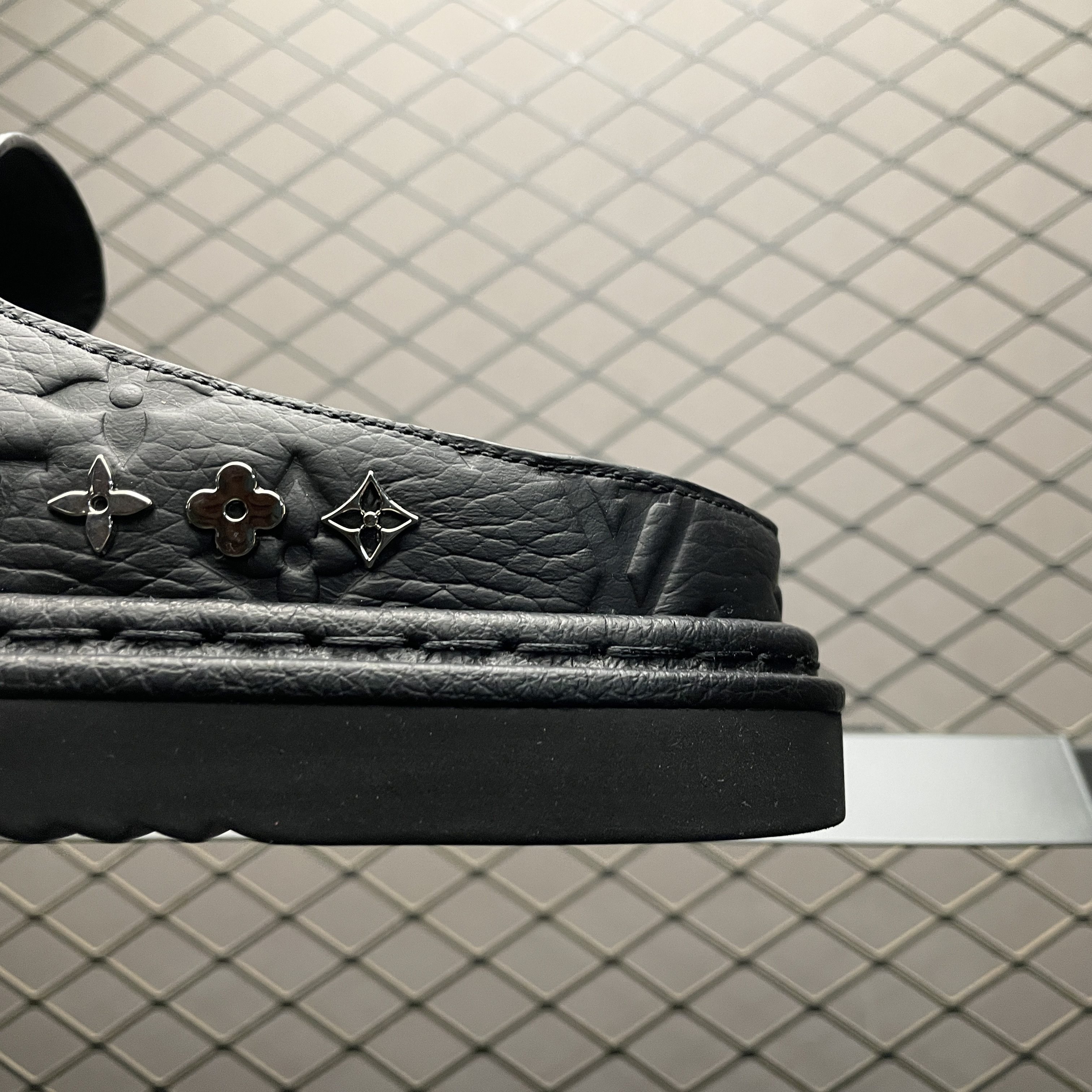 L X V Easy slippers detail 6