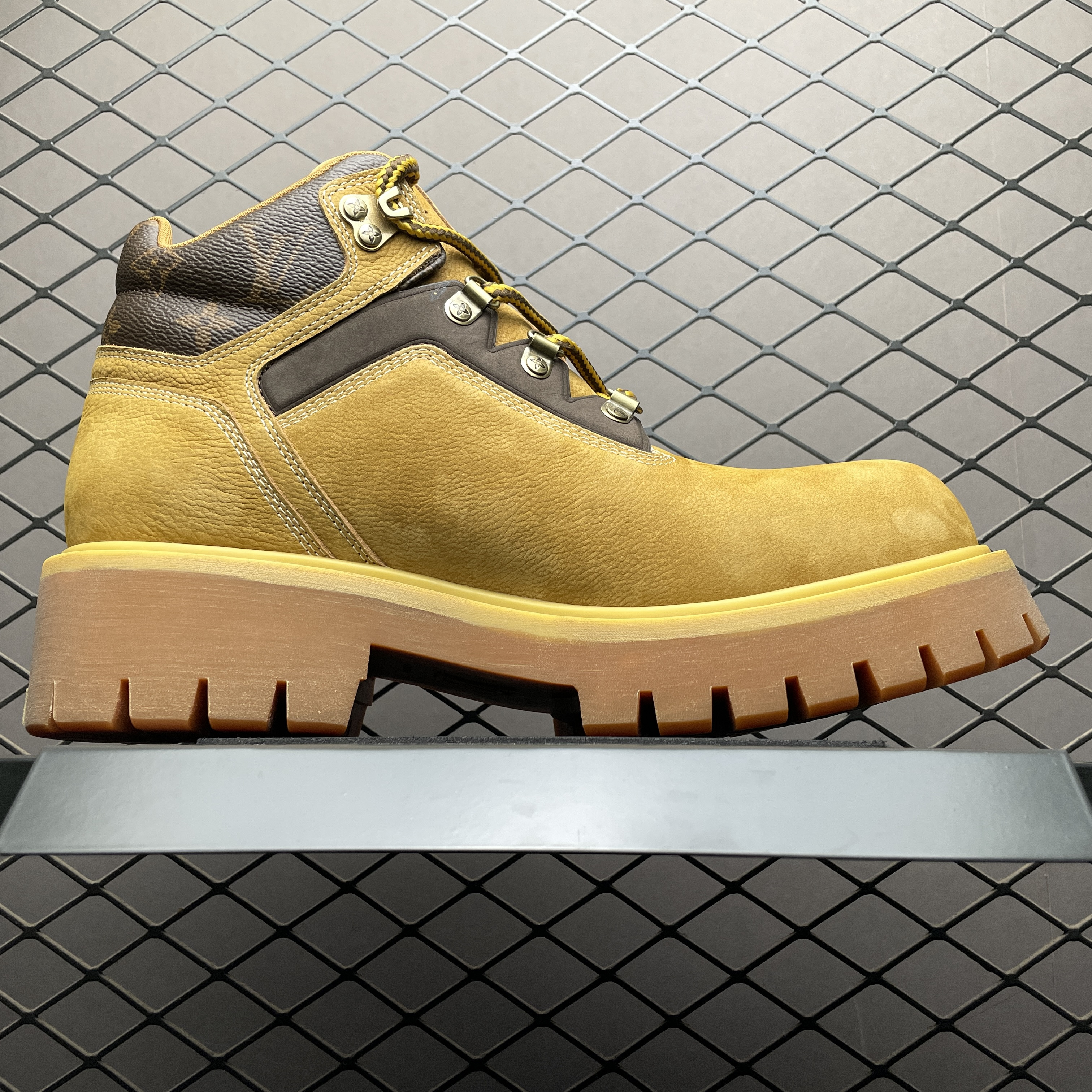 L X V REMIX BOOTS detail 3