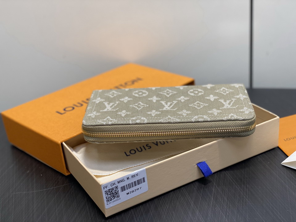 L X V Wallets(Multiple sizes) detail 22