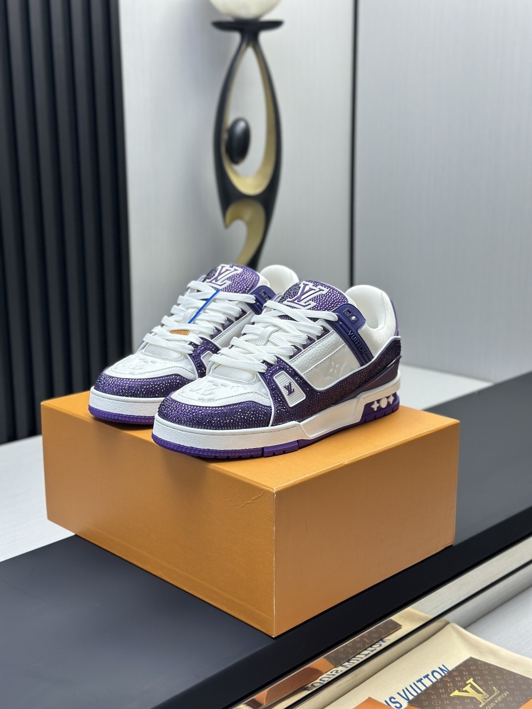 L X V TRAINER Sneakers