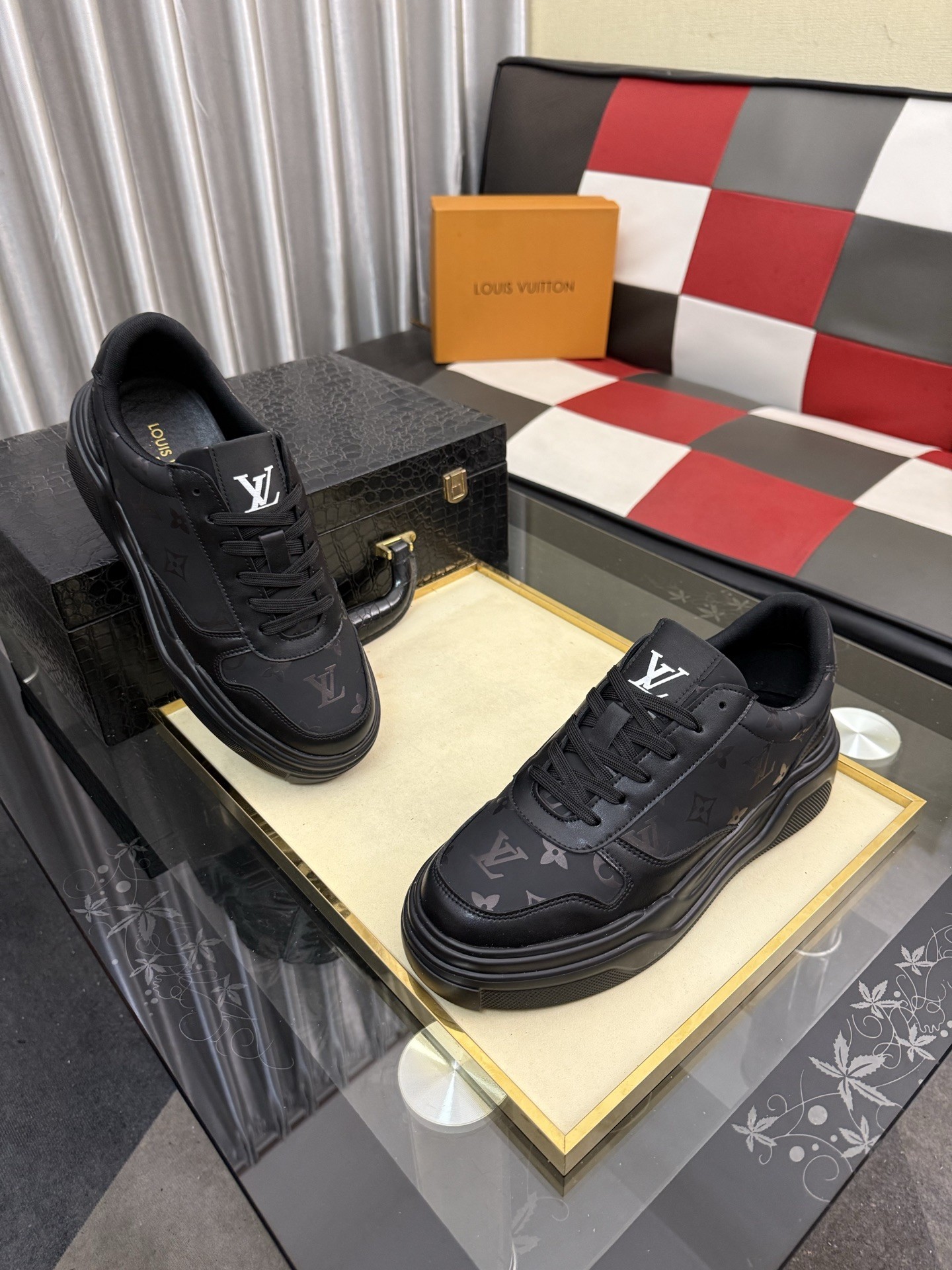 L X V Sneakers detail 4